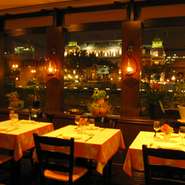 歴史ある『大阪市中央公会堂』のライトアップや、緑豊かな自然を望める数少ないスポットです。