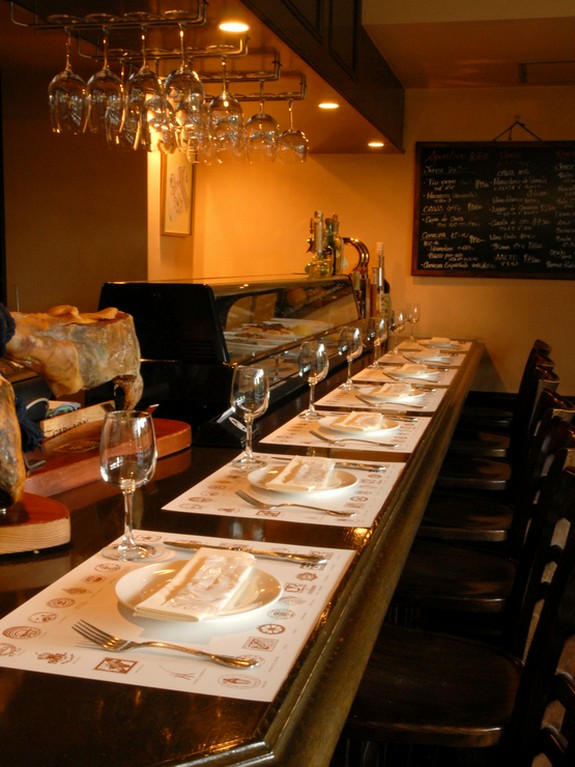 様々なシーンでお使いいただける、カウンター席も人気です！