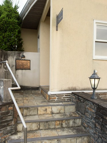 駅からタクシーで5～10分