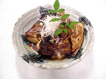 名物　鯛の兜煮（写真は二人前）