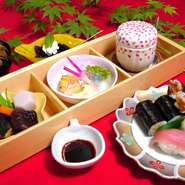 焼き魚、御野菜炊合せ、茶碗蒸し、握り寿司２貫、海老天巻き寿司１本、お味噌汁、デザート