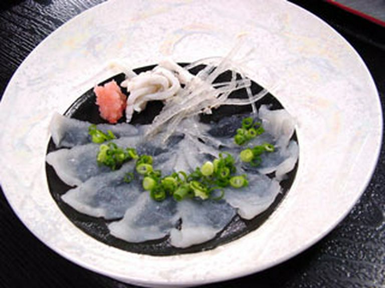 冬季にはフグ料理も