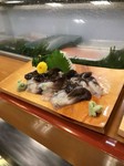 美浜産の鳥貝は、肉厚で絶品です。一人前で4枚付きます