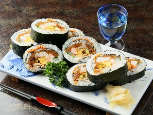 海鮮が盛りだくさんのボリュームメニュー『ゆたか太巻き』