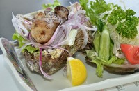 大井、師崎で揚がった身の厚い岩カキをバター焼き、フライ等でどうぞ。夏が旬です。