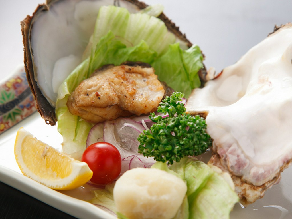 知多で水揚げされた身が厚い『岩カキのバター焼き』