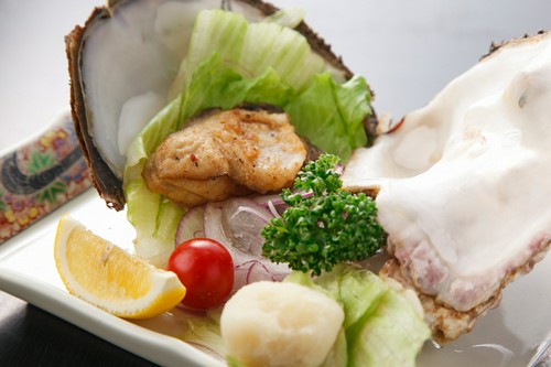 知多で水揚げされた身が厚い『岩カキのバター焼き』