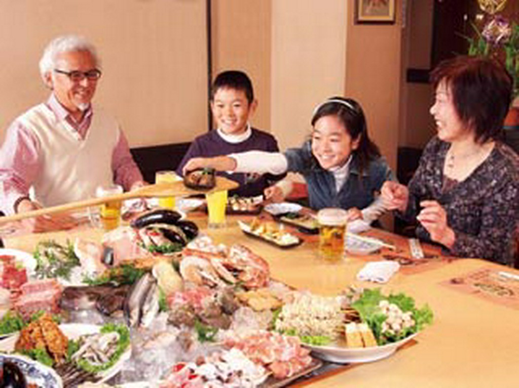 大しゃもじで提供してくれるパフォーマンスも楽しい♪