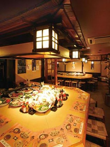 目で見て選ぶ楽しみもある本格的な炉ばた焼きのお店