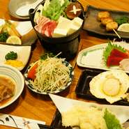 姉妹店『炉ばた焼いろり』と同じお刺身、この時期温かい一人鍋や小鉢、串焼き、サラダ、おにぎりなど満足いただけるコース料理をご用意いたします。もちろんお好み焼付きのコースもあります。飲み放題もございます