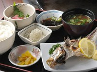 お昼は、800円定食＆600円サービスランチ