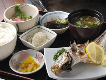 お昼は、800円定食＆600円サービスランチ