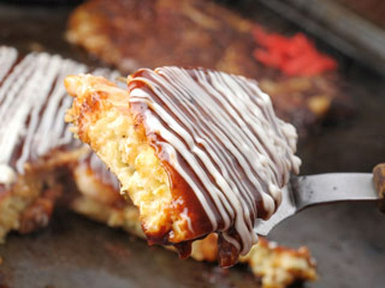 フワッと軽い食感でボリューム満点のお好み焼き