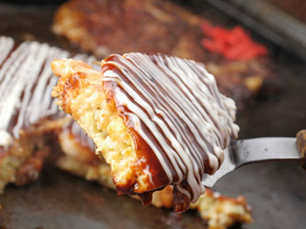 フワッと軽い食感でボリューム満点のお好み焼き