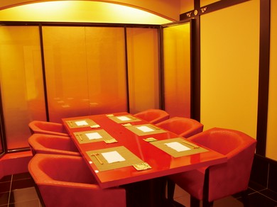 純和室からロココ調の洋室まで、個性的な内装デザイン6部屋