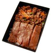 こだわりの焼肉重と、近江牛サーロインステーキがひとつになった贅沢なお弁当です。

[容器サイズ] 約12×18cm