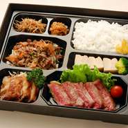 （一例）近江牛ステーキ(サーロイン)・近江牛の野菜炒め・豚肉と玉こんにゃくの煮物・近江牛とワカサギの南蛮漬け・揚げ出し豆腐・牛蒡明太和え・ご飯