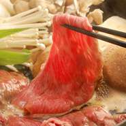 近江牛のメインを「すき焼き・しゃぶしゃぶ・焼きしゃぶ・あみ焼き」の４種類よりお選び頂けます。