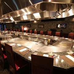 目の前でシェフがお焼きするステーキカウンター