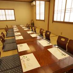 大宴会場です。人数によってお部屋をつくります。80名様までOK