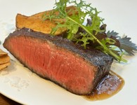 彩り野菜のサラダ・熟成肉厚切りステーキ100g
ライスまたはカレー