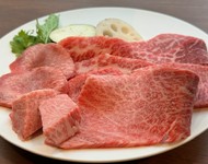 特選焼肉180g
旬野菜のナムル
牛肉の辛味スープ（辛さがお苦手な方はお声掛けください）
ごはん