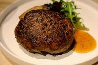 彩り野菜のサラダ
薪焼き熟成ハンバーグ（180g）
ライスまたはカレー