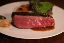 ランチタイムに本格的な熟成肉ステーキをご用意い致しました。。