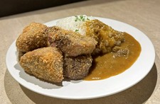土曜日だけ楽しんで頂けるてんこ盛りのビフカツと
又三郎の名物スパイシーカレーの組み合わせ
