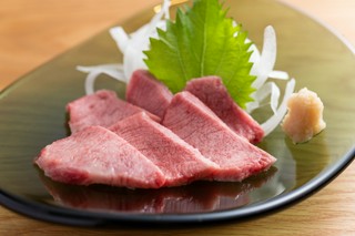 純国産黒毛和種 タンの刺身