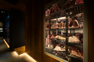 自ら選んだ肉を、自ら熟成