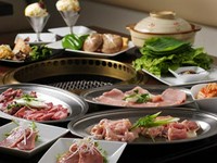 色々なお肉を食べながら、楽しいお食事をお楽しみ下さい。