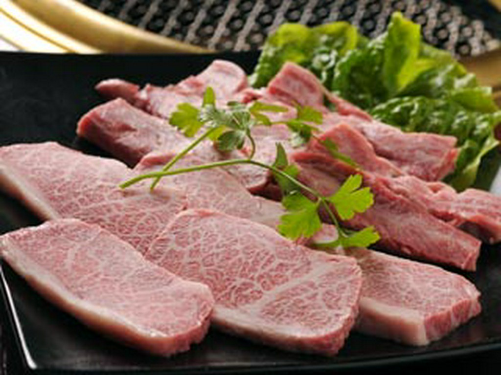 黒毛和牛の「特上カルビ」と「特上中落カルビ」