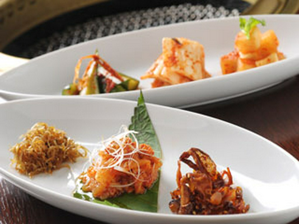 手作りのおつまみと自家製キムチも是非ご賞味ください。