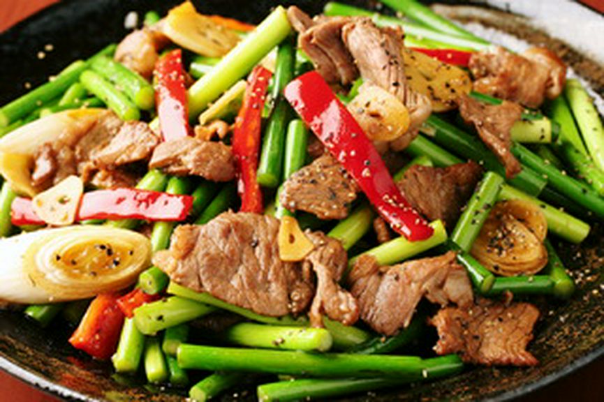 ラムとニンニク芽の黒胡椒炒め