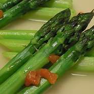 アスパラをスープ仕立てに仕上げました。温野菜のオードブルです。