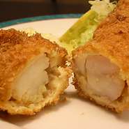 自家製タルタルでどうぞ。お値段はg毎のプライスです。