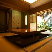 全席個室。日本庭園を眺めながらしゃぶしゃぶを堪能