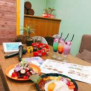 アジアンな雰囲気が人気のソファカフェ