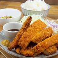 山盛りチキンカツプレート