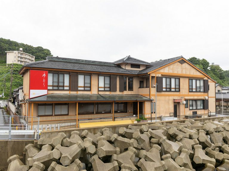 新鮮なトラフグ料理や、旬の食材を使用した創作料理を堪能