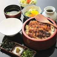 蒸さずに焼く地焼の美味しさをご堪能ください。