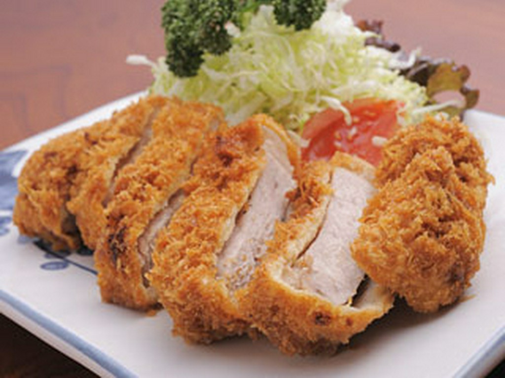 一口食べると肉汁が溢れ出す『ロースカツ定食』