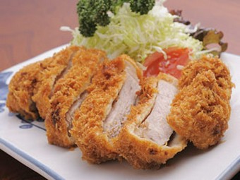 一口食べると肉汁が溢れ出す『ロースカツ定食』