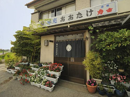 栗橋駅から車で8分！駐車場もございます。