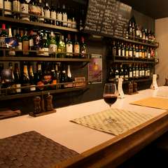 カジュアルな雰囲気で気軽にお酒や料理が楽しめる