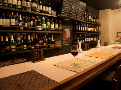 カジュアルな雰囲気で気軽にお酒や料理が楽しめる