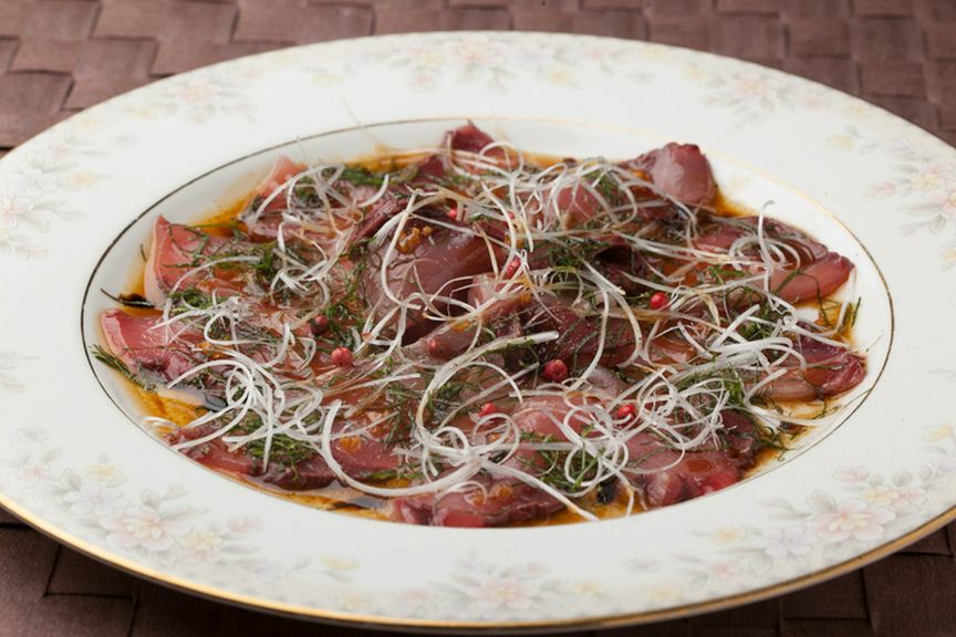 その日、仕入れた新鮮素材でつくる『鮮魚のカルパッチョ』