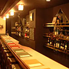 カウンターの小さなお店です。