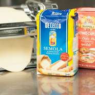 小麦を粗びきにしたデュラムセモリナ粉はイタリアから輸入したものを使用。コシのあるおいしさがあります。